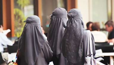 мусульманки носят вуаль